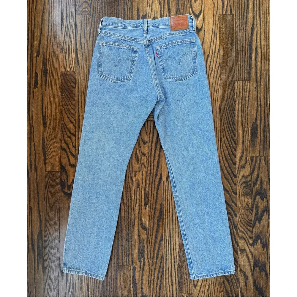 Levi’s 501 Original Straight Leg Jeans in Light Wash - Size 28 - Picture 2 of 7